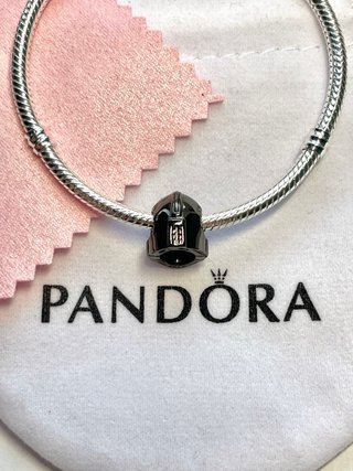 Charm Pandora Star Wars Mandalorian Plata