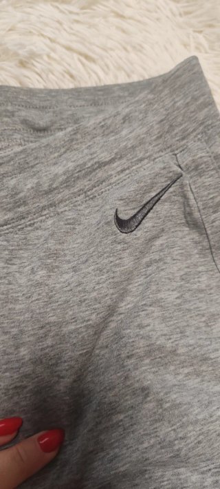 Pantalón chándal Nike gris