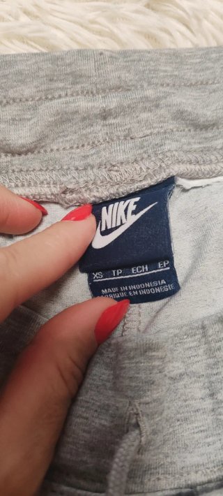 Pantalón chándal Nike gris