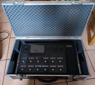 Line 6 Helix Floor + Flightcase