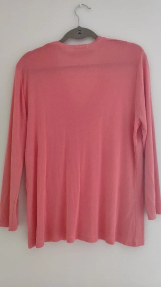 Chaqueta de punto rosa hecha en España