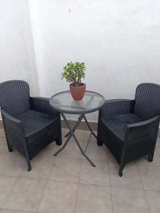 Conjunto de jardín,2 sillas y 1 mesa baja y 1 alta