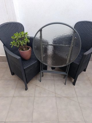 Conjunto de jardín,2 sillas y 1 mesa baja y 1 alta