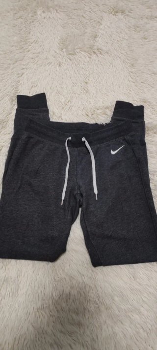 Pantalón chándal Nike gris oscuro