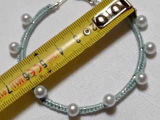 Orecchini cerchio azzurri con perle. Set