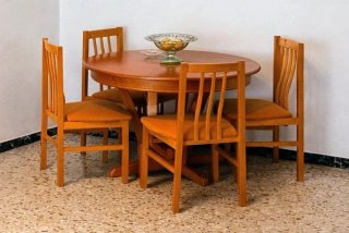 Mesa comedor redonda y 4 sillas madera