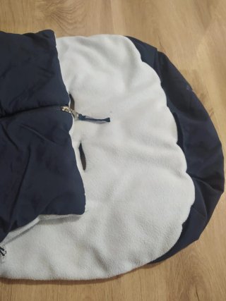 Saco para bebé azul y blanco