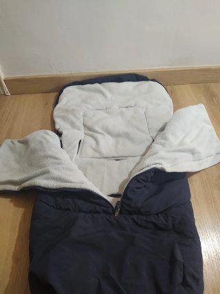 Saco para bebé azul y blanco