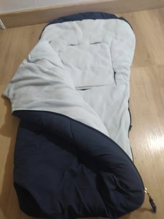 Saco para bebé azul y blanco