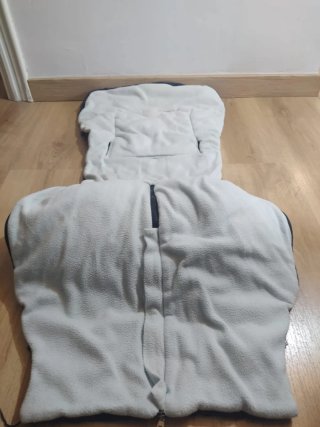 Saco para bebé azul y blanco