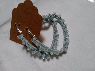 Orecchini a forma di cuore con perline