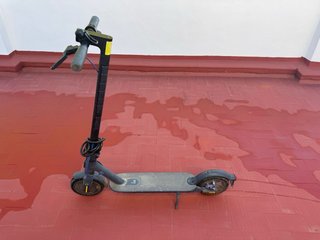 Patinete Xiaomi Mi Electric Scooter Essential