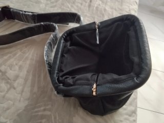 Bolso negro con cinturón