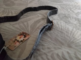 Bolso negro con cinturón