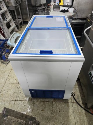Congelador industrial blanco