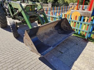Tractor John Deere con pala
