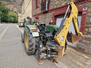 Tractor John Deere con pala