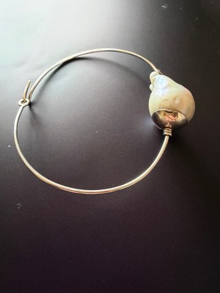 Pulsera plata y perla barroca