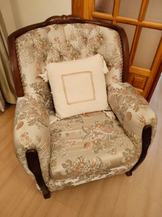 Conjunto de sofás estilo antiguo