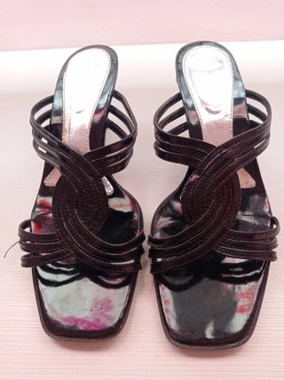 Zapatos de tacón negros para mujer