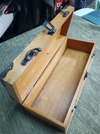 Caja de madera vintage para vinos