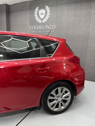 Toyota Auris 2015