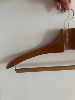 Percha de madera de sastrería