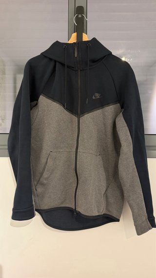 Chaqueta Nike Tech Fleece Negra y Gris