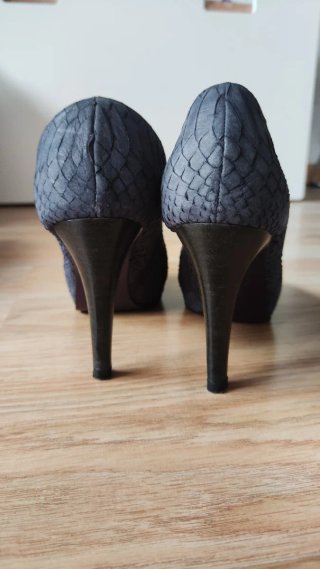 Zapatos tacón Gloria Ortiz piel azul serpiente