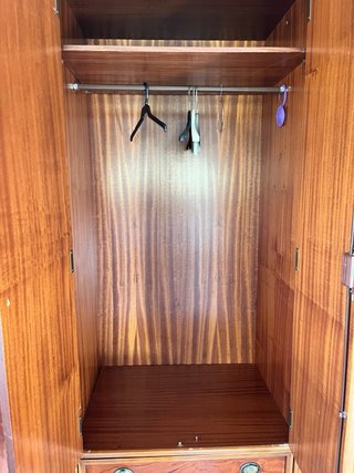 Armario de madera con 6 puertas y espejos