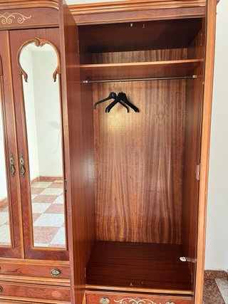 Armario de madera con 6 puertas y espejos