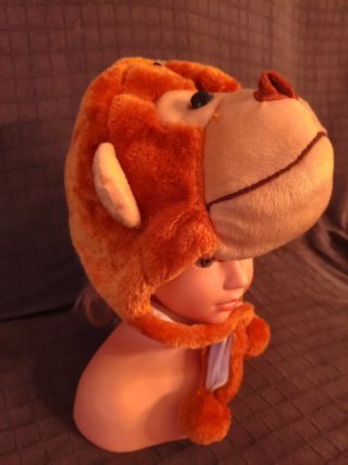Gorro mono peluche naranja y beige