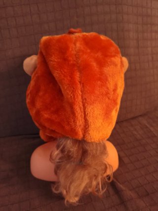 Gorro mono peluche naranja y beige