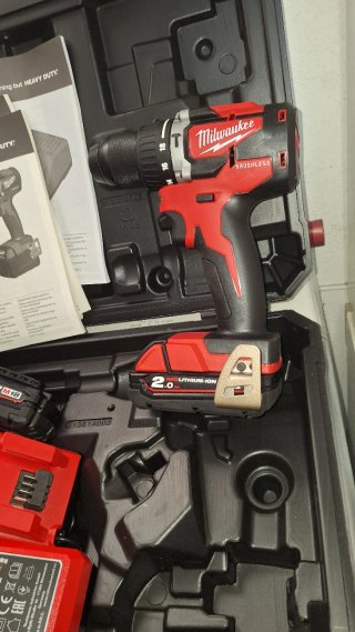 Taladro Percutor Milwaukee M18 CBLPD 18V 2Ah