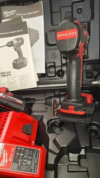 Taladro Percutor Milwaukee M18 CBLPD 18V 2Ah