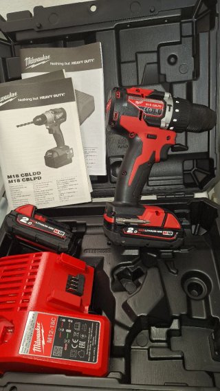 Taladro Percutor Milwaukee M18 CBLPD 18V 2Ah