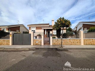Chalet en venta en Linares