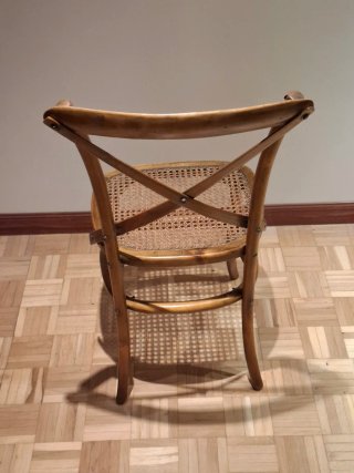 Silla estilo Thonet de madera y rejilla de ratán