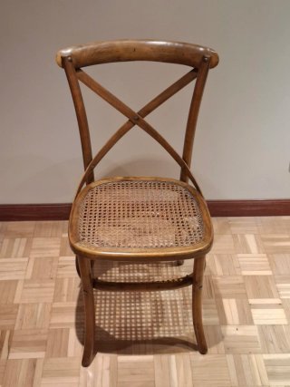 Silla estilo Thonet de madera y rejilla de ratán