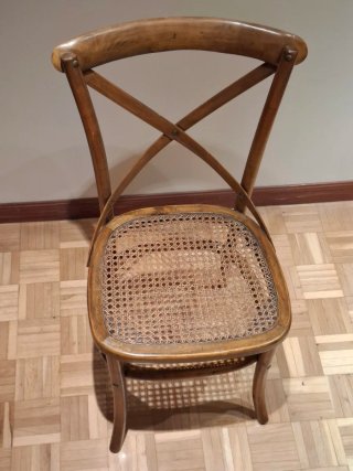 Silla estilo Thonet de madera y rejilla de ratán