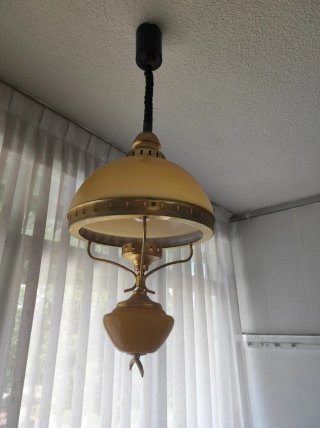 Lámpara de techo colgante dorada y beige