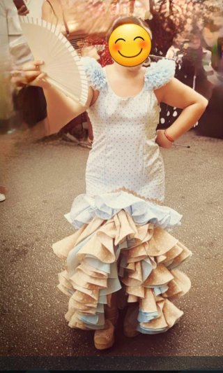 Traje de flamenca beige y azul