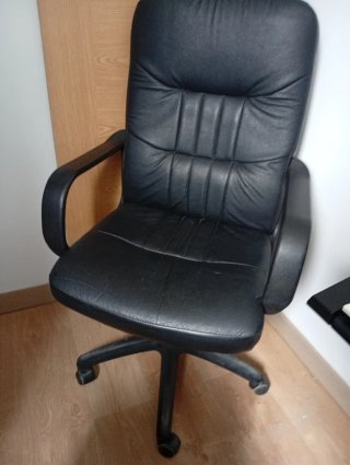 Sillón de oficina negro