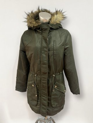 Parka verde con capucha