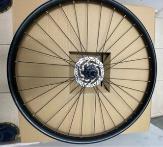 RUEDA TRAS. 29”DISC 9x135 TUBELLES 8/12V HG