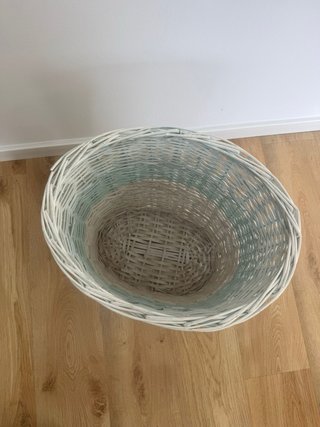 Cesto de mimbre blanco ovalado