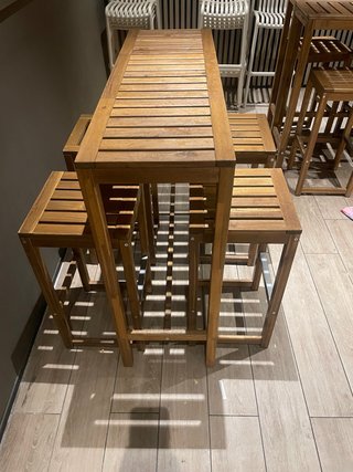 Mesa alta y 4 sillas de madera exterior Ikea