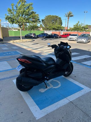Yamaha XMAX 400