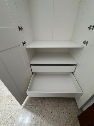 Armario IKEA gris madera