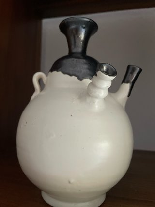 Jarrón de cerámica blanco y negro